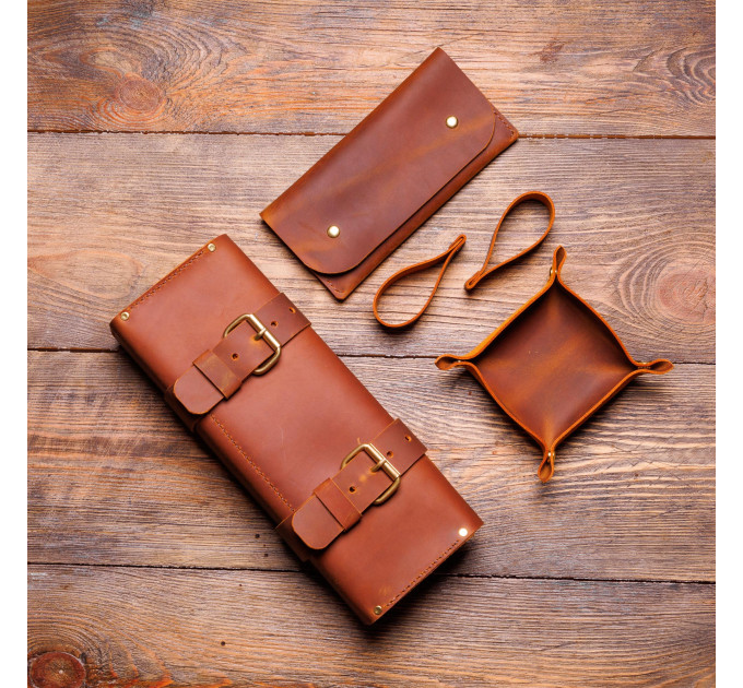 Discover the epitome of sophistication and functionality with our genuine leather pipe pouch designed exclusively for Churchwarden pipes measuring up to 10 inches in length