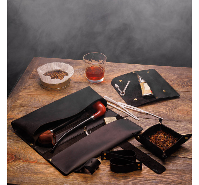  Crafted with meticulous attention to detail, this pipe bag is not just an accessory; it's an essential companion for connoisseurs of fine tobacco and elegant pipes