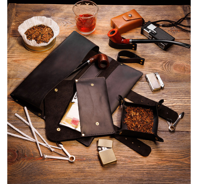  Crafted with meticulous attention to detail, this pipe bag is not just an accessory; it's an essential companion for connoisseurs of fine tobacco and elegant pipes