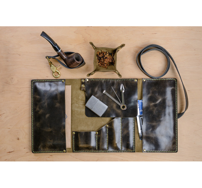 Crafted with meticulous attention to detail, this pipe bag is not just an accessory; it's an essential companion for connoisseurs of fine tobacco and elegant pipes