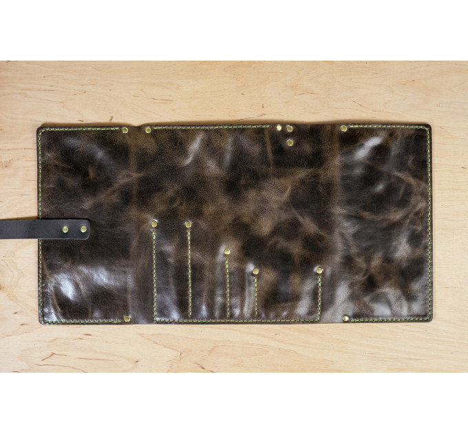  Crafted with meticulous attention to detail, this pipe bag is not just an accessory; it's an essential companion for connoisseurs of fine tobacco and elegant pipes