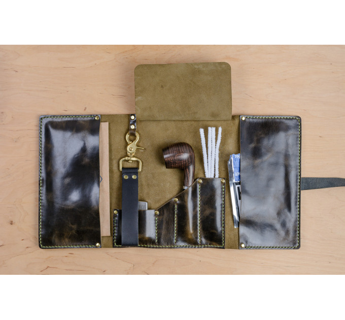  Crafted with meticulous attention to detail, this pipe bag is not just an accessory; it's an essential companion for connoisseurs of fine tobacco and elegant pipes