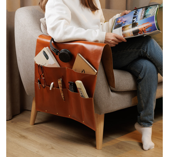 Tired of searching your remotes or struggling to find a spot for your phone or tablet while lounging on your couch? Keep your living space tidy and your essentials within arm's reach with our leather couch organizer – perfect blend of style and function f