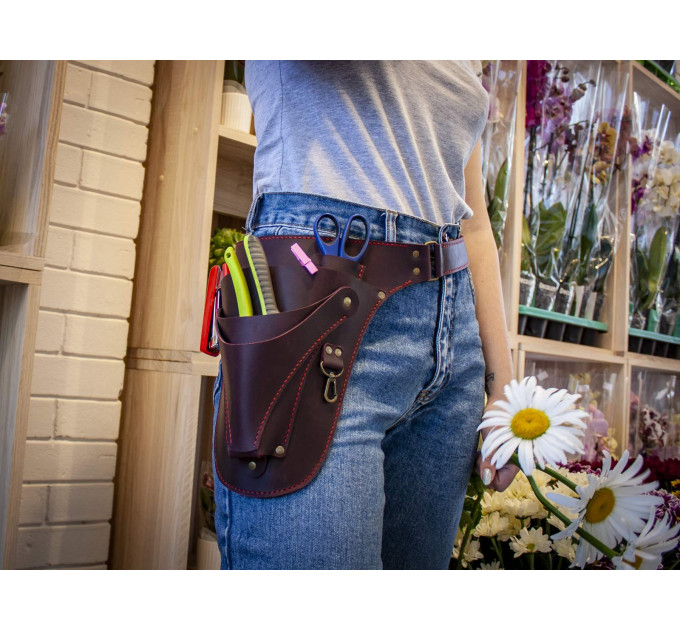 It is worn on the hip, which allows youeasily pull your favorite tool without bending your arm.