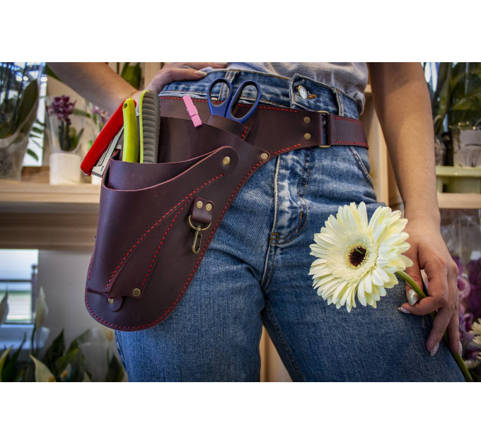 It is worn on the hip, which allows youeasily pull your favorite tool without bending your arm.